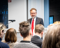 Demokratie und Menschenwürde